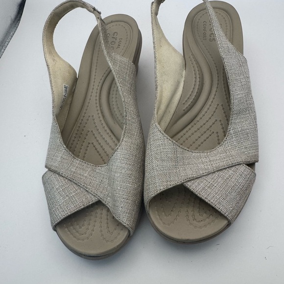 Crocs Leigh Ann Slingback Wedge Heels Womens Sz 9 Beige Fabric Sandals EUC - Picture 2 of 16